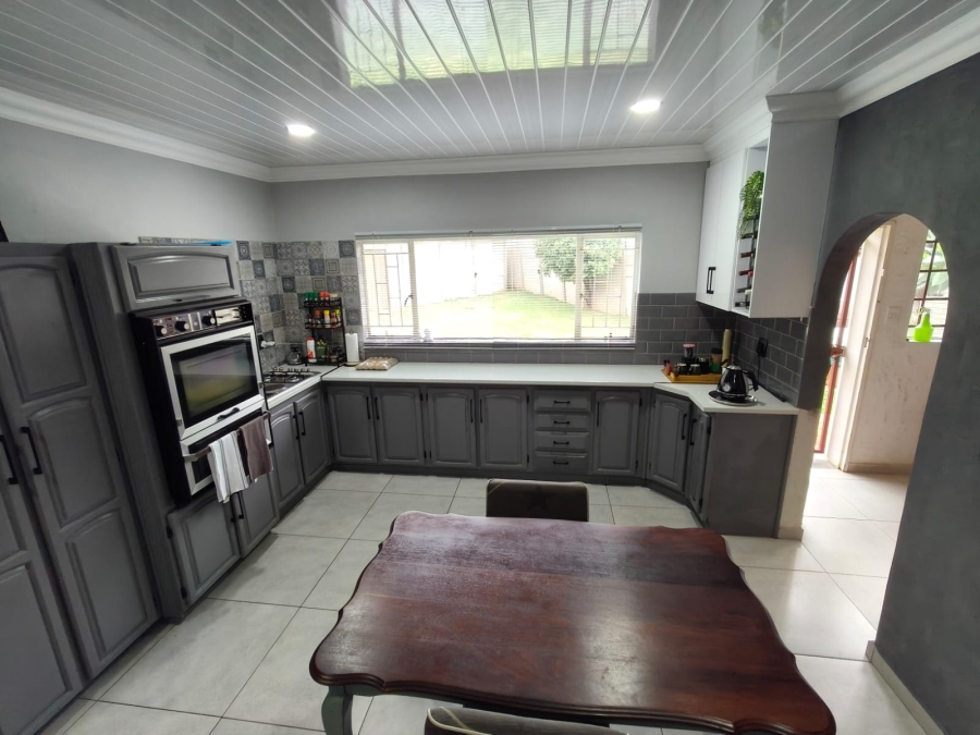 3 Bedroom Property for Sale in Safari Gardens North West